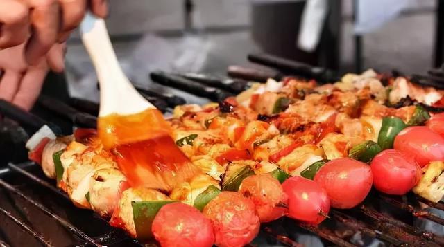 天津人气最旺的小吃街，天津本地美食小吃街