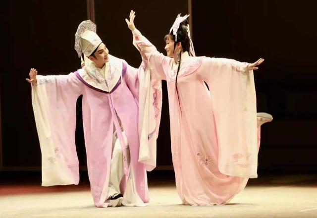 最近新演潮剧有哪些，首个潮剧本科学历班毕业剧目《蝶恋》在汕展演