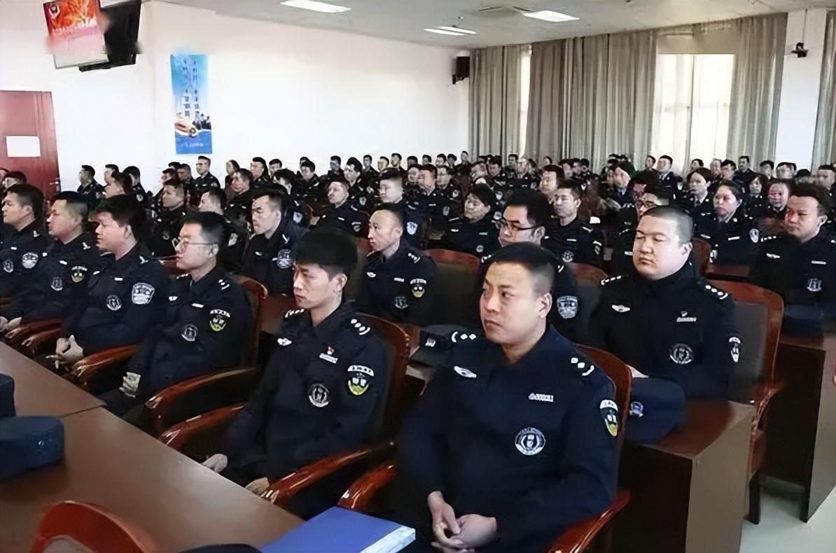 巡警一个月多少钱(临时巡警一个月多少钱工资)