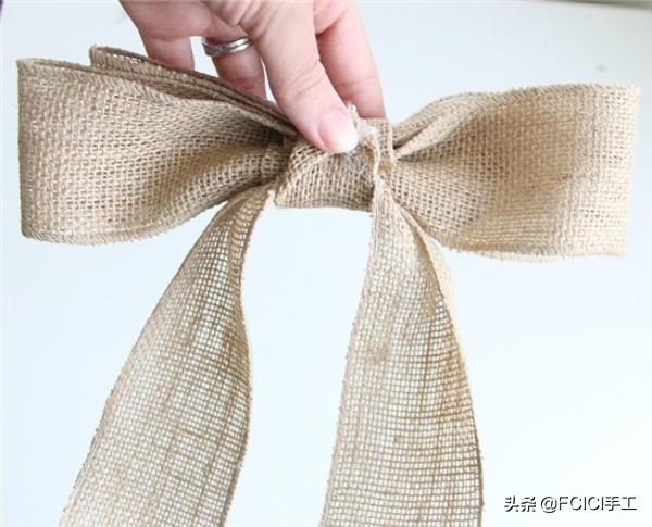怎么系蝴蝶结，大衣怎么系蝴蝶结（简单实用的蝴蝶结基础系法就在这里）