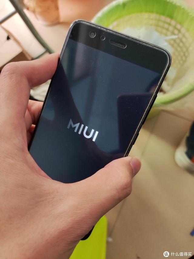 小米手机电量显示怎么设置，小米手机如何设置电量显示方式（给老爸的小米6哥哥换个电池）