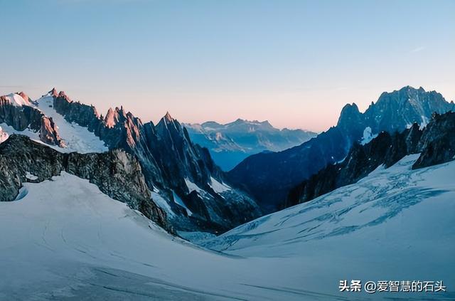 铁公鸡形容什么人，铁公鸡比喻什么人（请远离这三种无效社交）