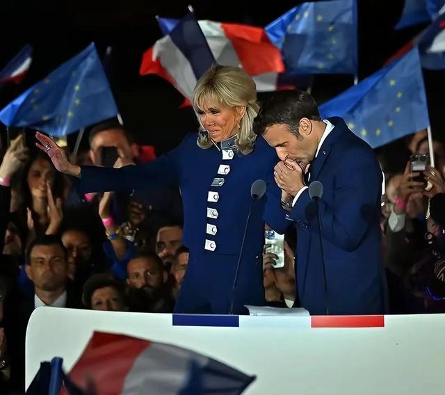 法国总统与夫人差几岁，法国总统和他老婆差几岁（44岁法国总统马克龙与69岁妻子）