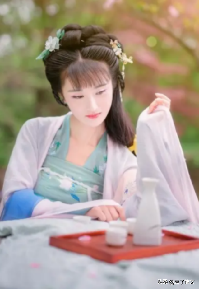 女尊文1v1软萌可爱男主，《凤袍不加身》：小甜饼