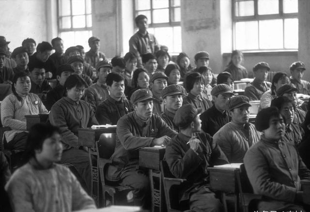 恢复高考是哪一年哪月，恢复高考是哪一年（1977年高考恢复之际）