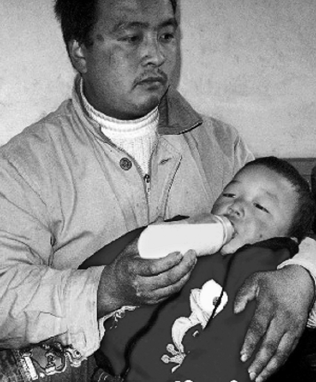 张妙的丈夫王辉得知妻子遇害的消息,悲痛欲绝,气急攻心,生了一场大病.