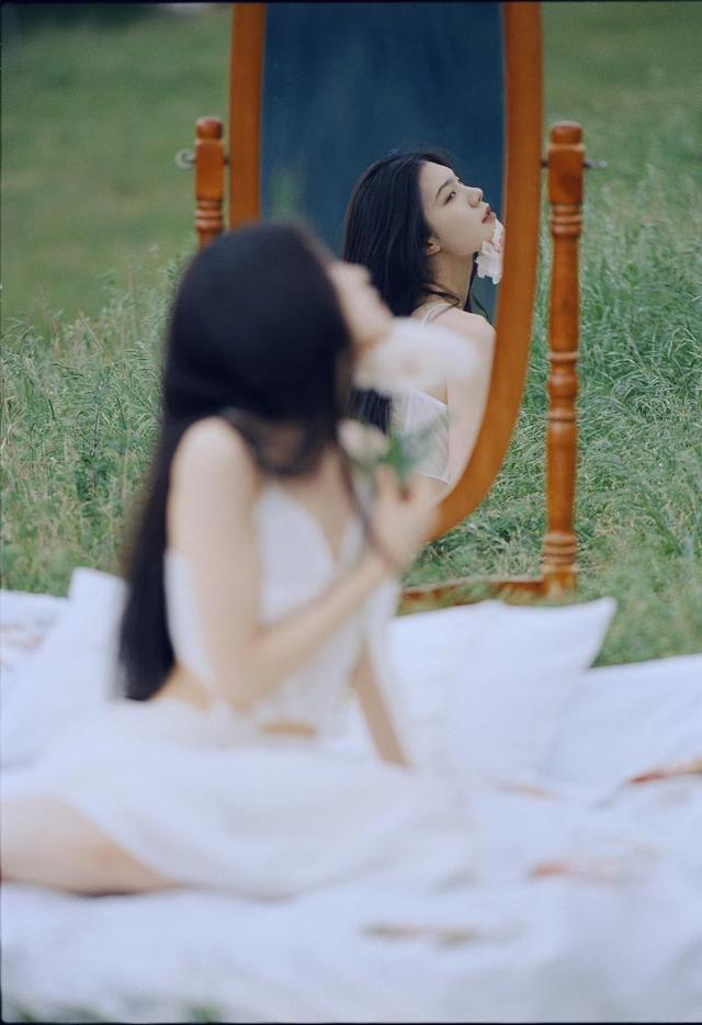 拍人像怎么构图，拍人像构图比例（避免户外人像拍摄失误）