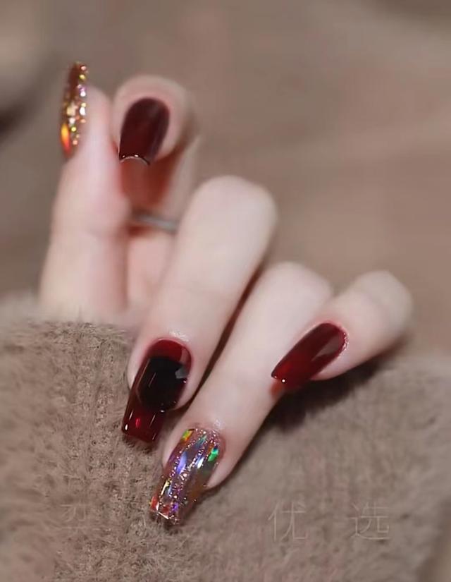 什么款式的美甲好看又显高贵，推荐几个美甲款式（秋冬千金/御姐/贵妇美甲合集来了）
