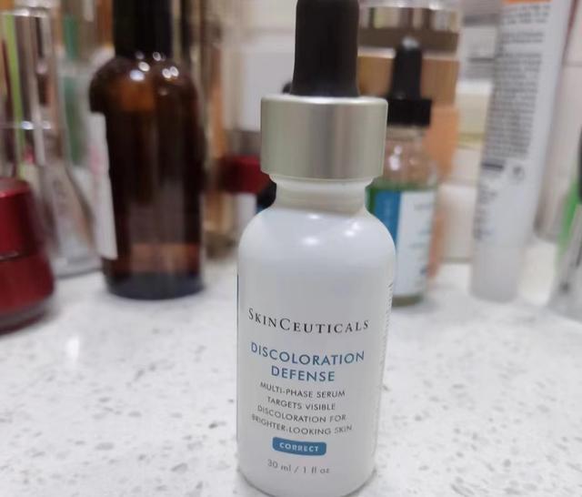 美白精华测评Olay二代淡斑小白瓶VS抗糖小白瓶，公认好用的5款“美白精华液”