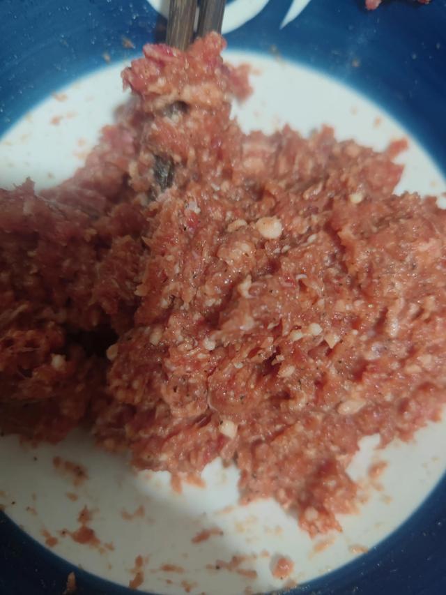 汉堡牛肉饼用哪个部位_牛肉汉堡用什么部位的牛肉，汉堡牛肉饼是牛的什么部位（家庭版牛肉汉堡）