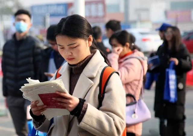 现在做什么行业最赚钱最稳，现在做什么生意有潜力（毕业生公认的“最赚钱”5大职业）