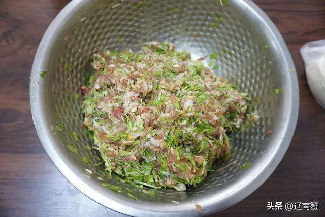 鸡蛋香菜的饺子的做法，香菜鸡蛋馅饺子（煮一锅煎一锅）