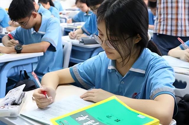 孩子学习跟不上怎么办，小孩上一年级反应慢跟不上怎么办（孩子成绩越来越差咋办）