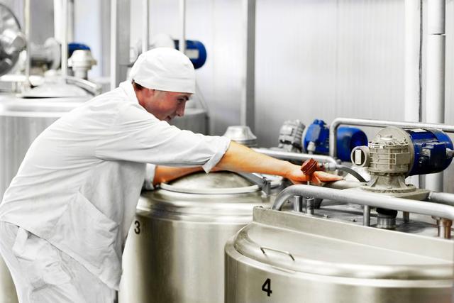 变质牛奶含有什么，变质牛奶含有什么细菌（“假牛奶”喝多伤肝肾）