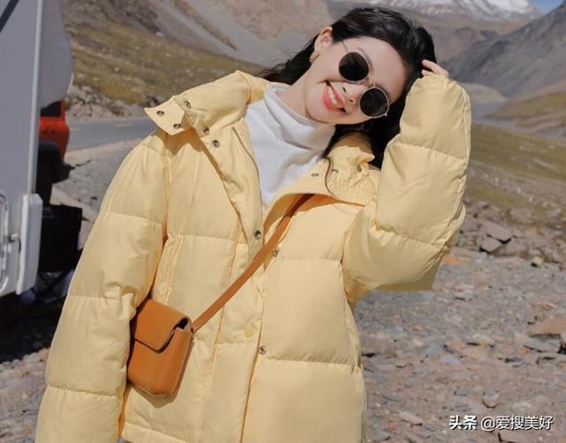 白色衣服显黑还是显白，白色显白吗（教你选好衣服颜色让脸显白）