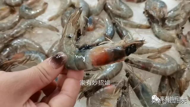 生虾变红了是不是坏了，生虾颜色变成红色（买回家的大虾不新鲜）