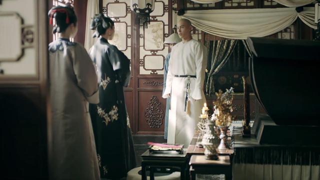 端妃的癫狂儿子，“戏精”弘昼为了活命，到底做了多少戏？