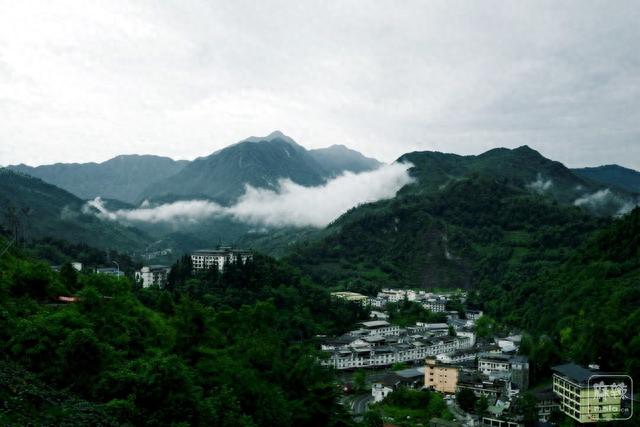 阿坝汶川烟雨三江