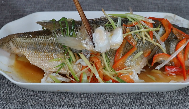 如何蒸鱼鲜嫩好吃，怎样蒸鱼才是最好的（牢记“3放2不放”）