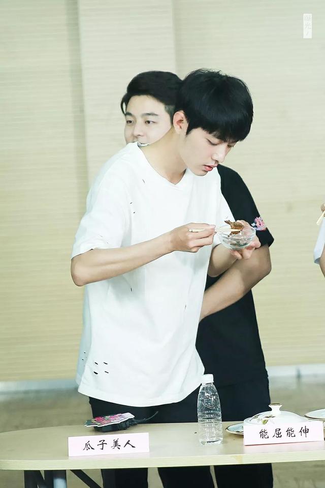 肖战快乐大本营，肖战郑爽快乐大本营哪一期（肖战一共上了四次《快乐大本营》）