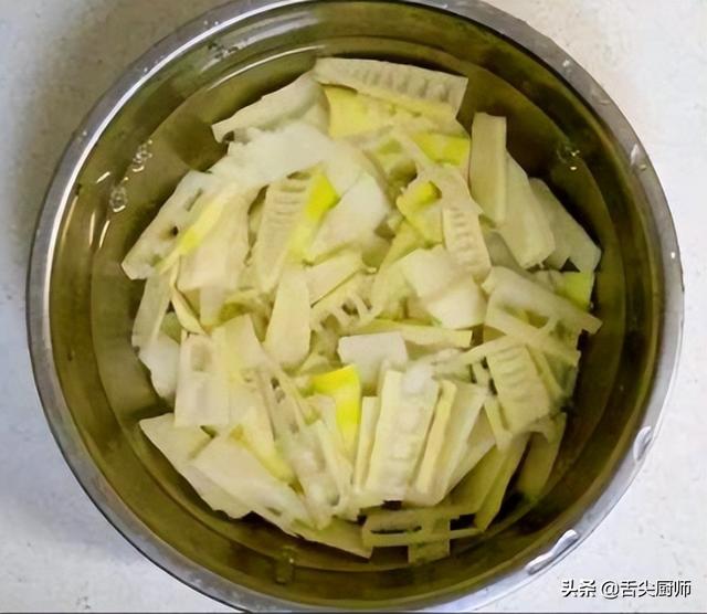 竹笋怎么做好吃，盐水竹笋怎么做好吃（竹笋这么做太好吃了,不苦涩不麻嘴,出锅香味扑鼻）