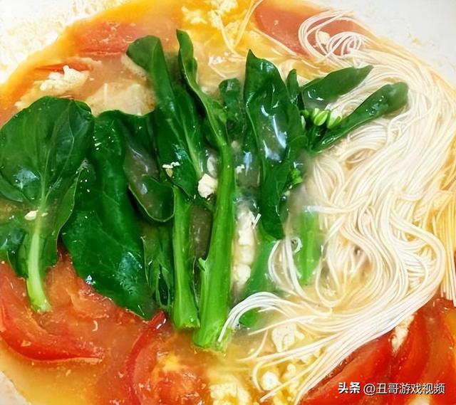 西红柿鸡蛋挂面，好吃的西红柿鸡蛋面（大人小孩都爱吃）