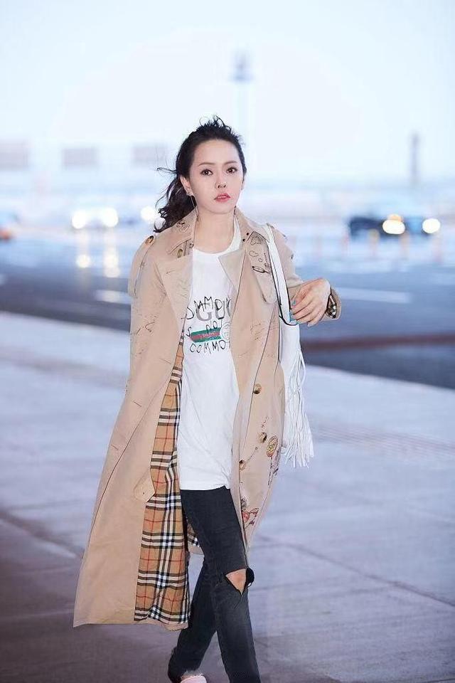 好看减龄的高马尾发型，“伊能静”真懂减龄搭配