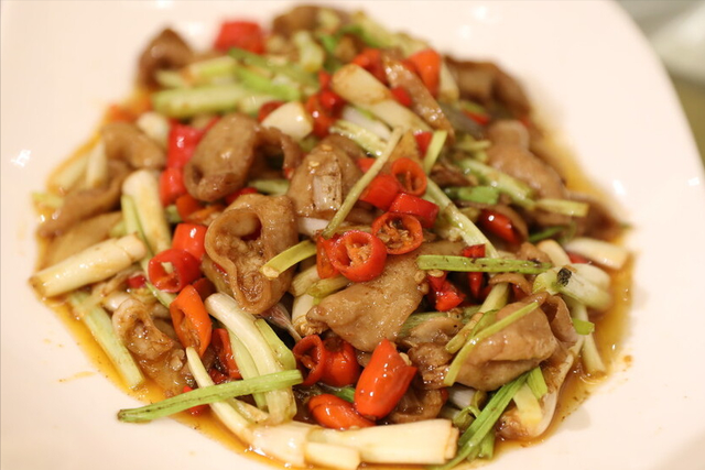 猪大肠怎么做好吃，新鲜猪大肠怎么做好吃（老屠夫教你详细步骤）