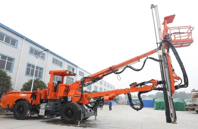 台车是什么，台车是什么矿上的工程机械（锚杆台车与配套凿岩钎具）