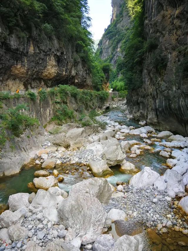 秦岭云屏景点介绍，云屏三峡风景区——秦岭深处的避暑圣地