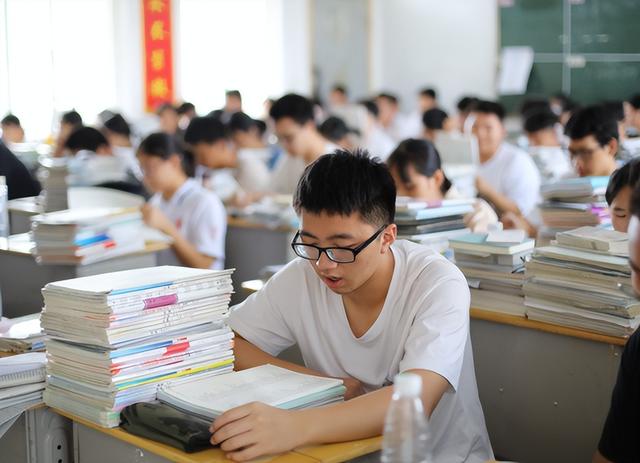 全国高考试卷是不是统一的，高考试卷全国都一样吗2021_高考试卷全国都一样吗2020年新高考省份有哪些（假如高考全国使用一张卷）