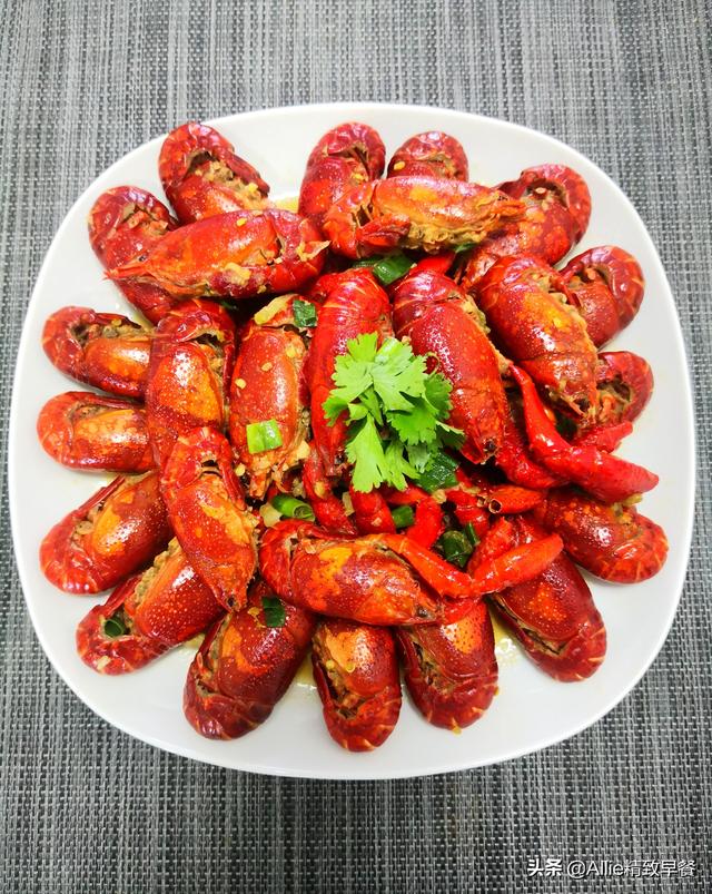 煮小龙虾的方法和教程，如何煮小龙虾好吃又简单（从挑到煮超详细分享）