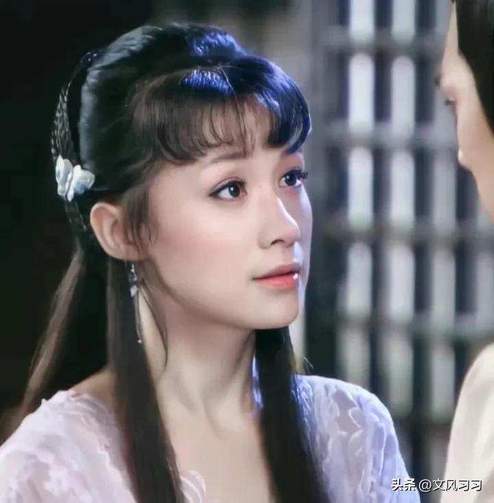 钟藜(姚芊羽饰)上一单元钟馗恋爱结婚,这一单元钟馗妹妹恋爱结婚哈哈!