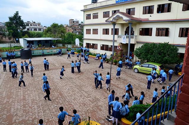 尼泊尔是哪个国家，尼泊尔是哪个国家的殖民地（尼泊尔，穷啥不能穷学生！）