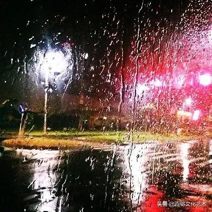 关于雨夜记忆散文，雨夜的散文随笔（一个富含诗意的雨夜）