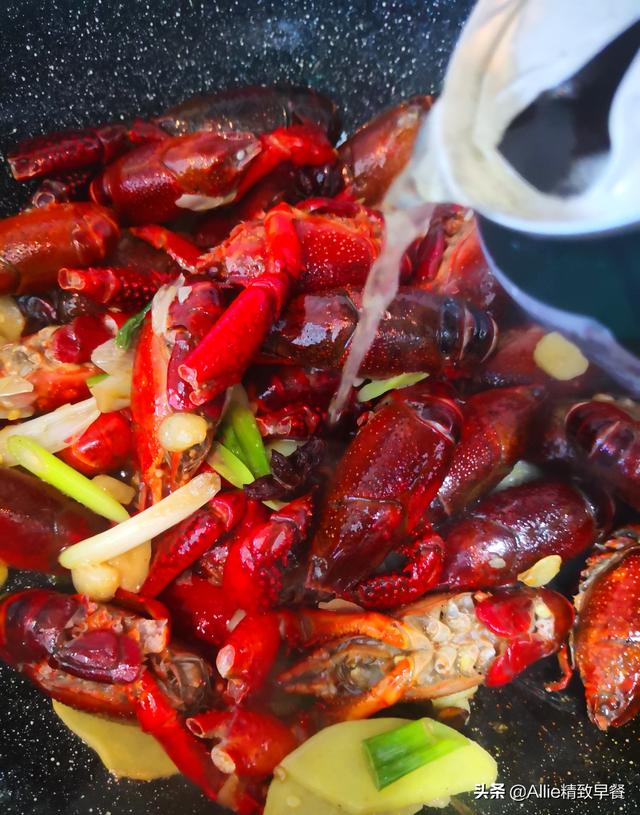 煮小龙虾的方法和教程，如何煮小龙虾好吃又简单（从挑到煮超详细分享）