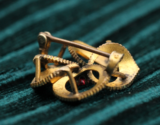 烫金字的组成是什么合金，烫金的字是怎么合成的（3D硬金、千足金、K金、镀金、贴金...这些金都分得清吗）