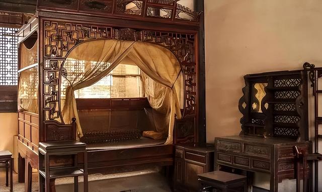 睡觉的朝向的正确方向，风水学睡觉头朝哪个方向最好（家中遭病殃”到底是什么意思）