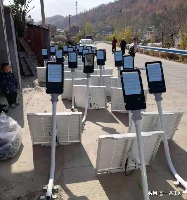 太阳能路灯多少钱一个，太阳能路灯多少钱（这两种太阳能路灯）