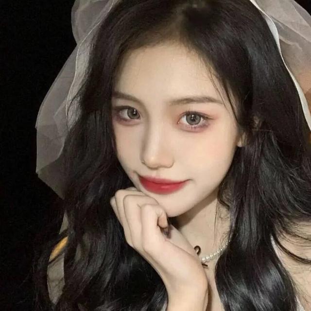 ins风女生头像，ins风 女生高级头像微信（ins女生头像高级感）