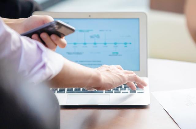 笔记本电脑可以长时间开着不关机吗，笔记本一直不关机能用多久（正在折损电脑寿命）