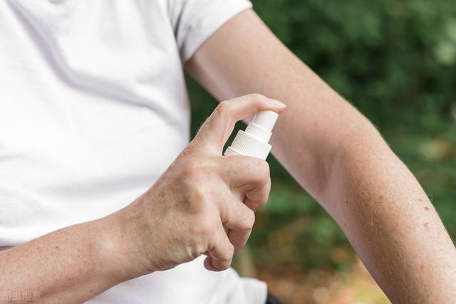 脚趾缝溃烂怎么办，脚趾缝痒溃烂是什么原因（脚趾间发白、溃烂、露出红肉）