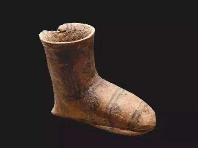 吏怎么读，蠹怎么读什么意思（“革”部的前三个生僻字）