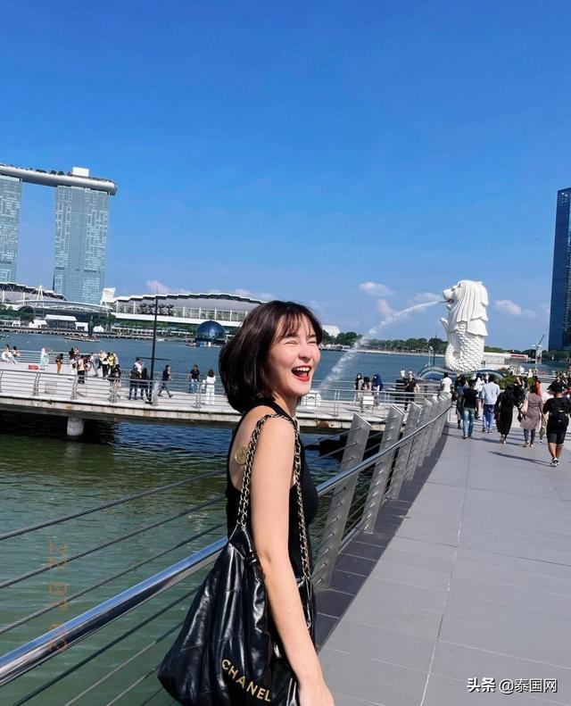 泰国aom资料,泰国演员aom(泰星aom携家人,男友新加坡出游)