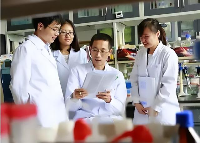 入选福布斯精英榜条件，如何入选福布斯30岁以下精英榜（清华90后学霸万蕊雪）