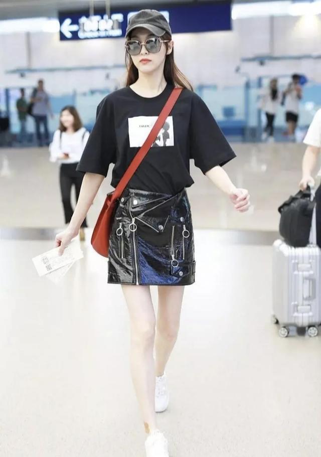 时尚短袖衫搭配女，夏天“短袖”强势出街