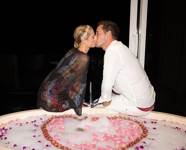 非主流kiss图片，非主流kiss（与新欢丈夫甜蜜亲吻）