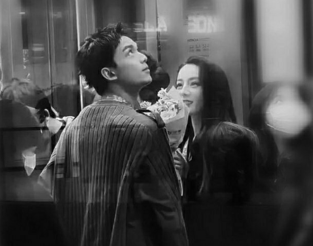 北美大灰狼是什么梗，北美灰狼为什么这么大（嘟嘴索吻、牵手搂抱、时刻黏在一起）