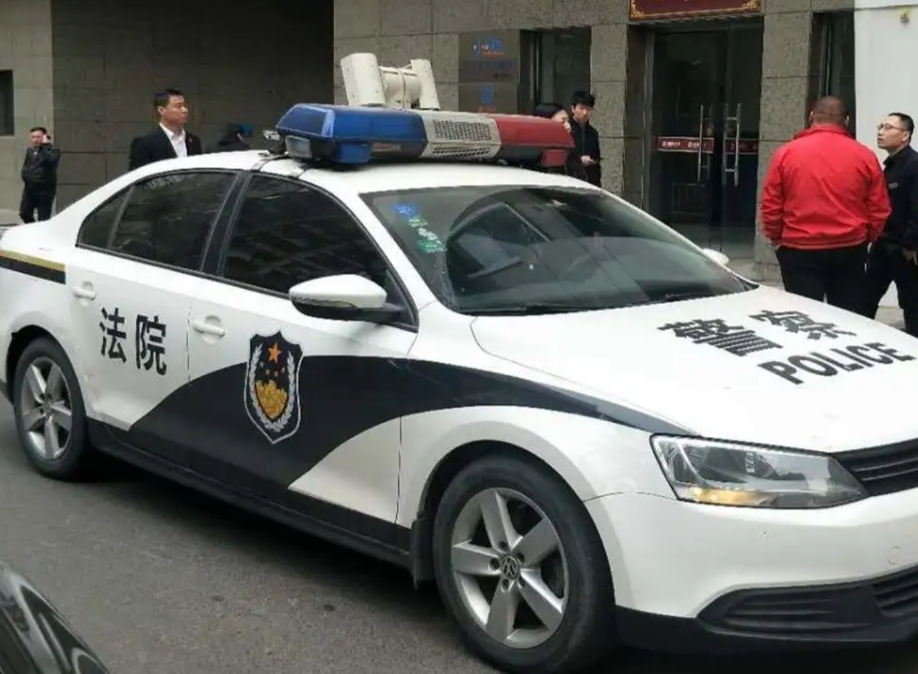 警车的车身颜色有哪些?