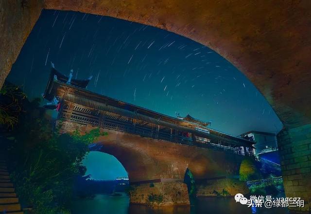 古镇推荐夜游，在流光溢彩中邂逅这座千年古镇